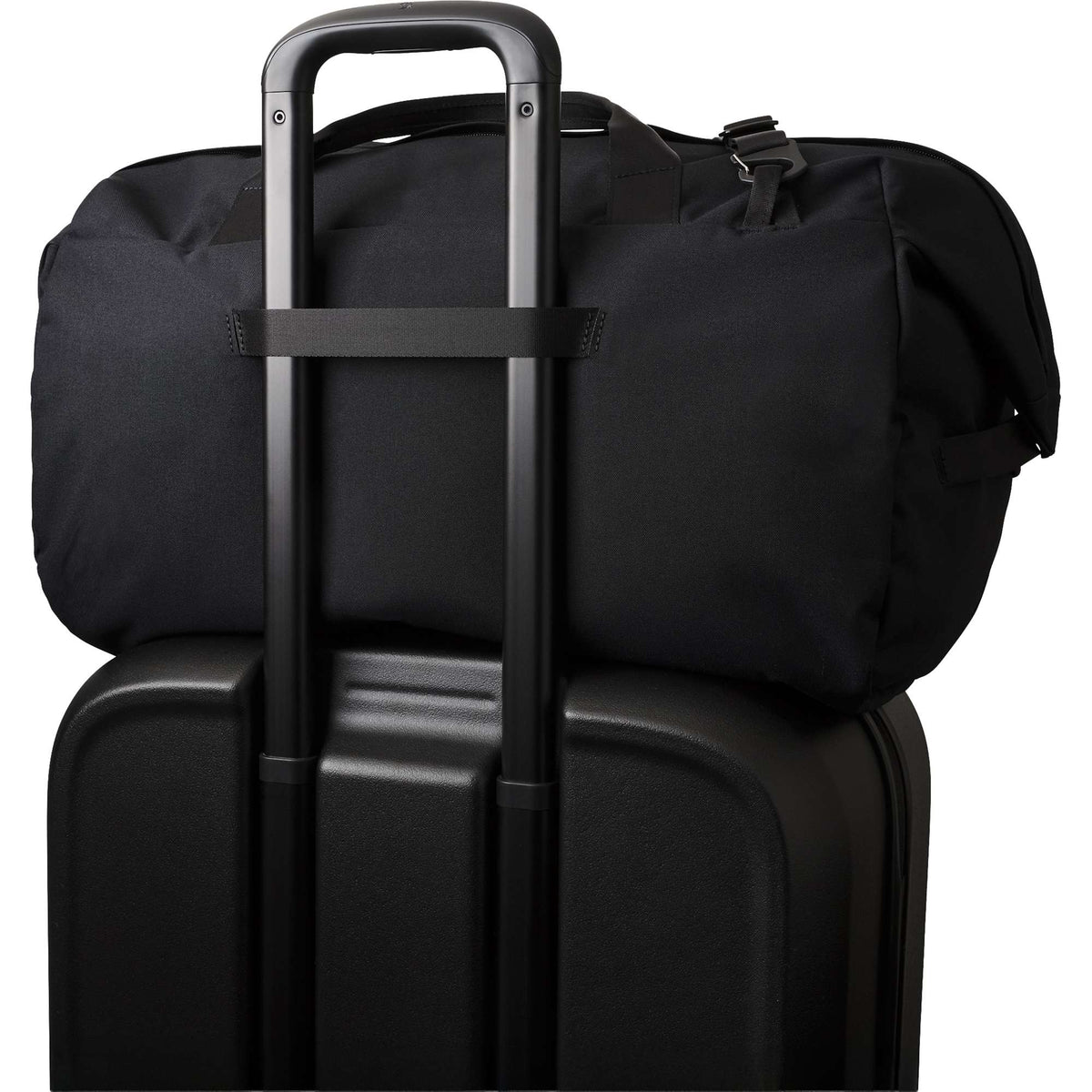 Bellroy Classic Duffel Bag with AirTag Pocket, 45L Transfer - Black - Right Angle Detail