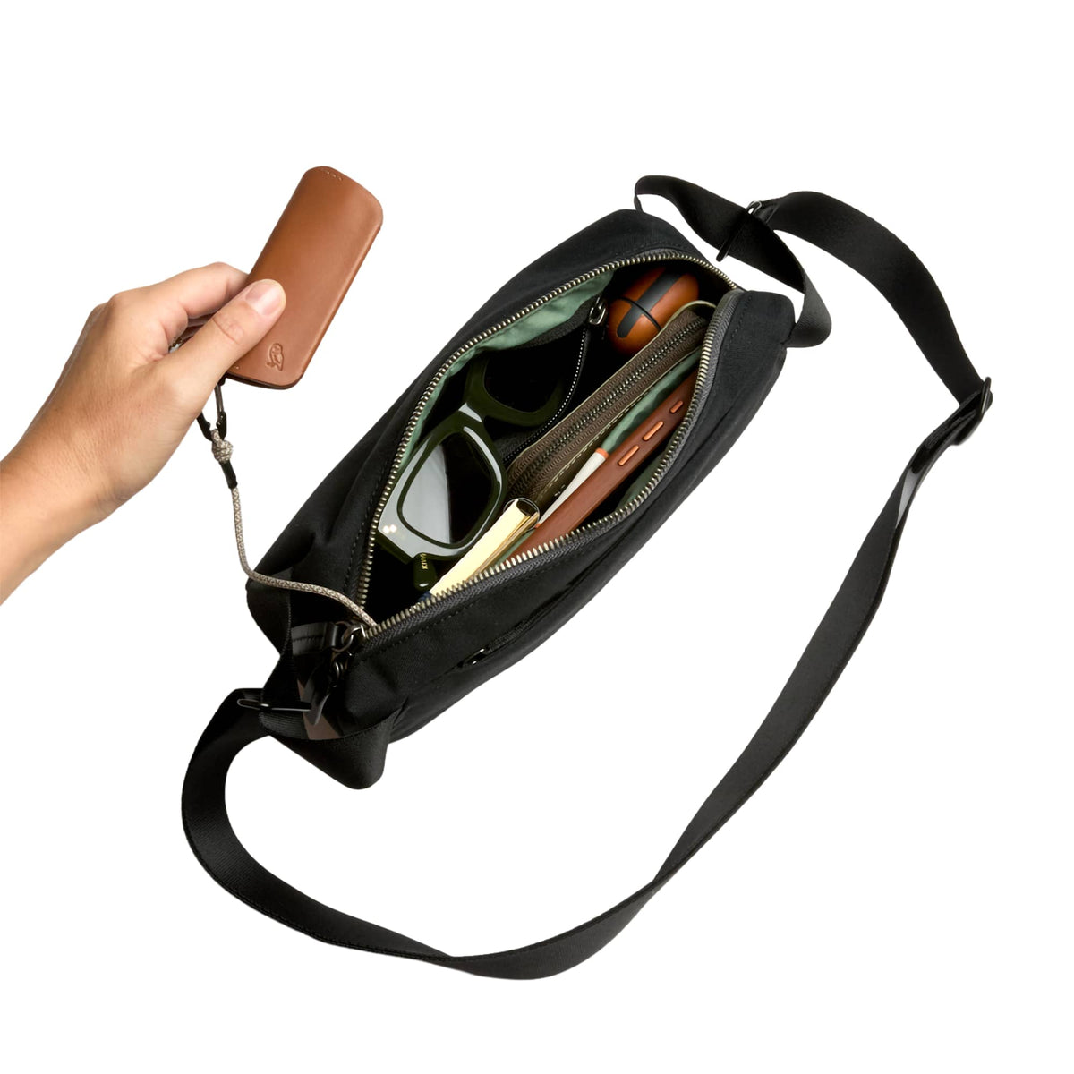 Bellroy Classic Sling Bag, 3L Transfer - Black - Detail 4