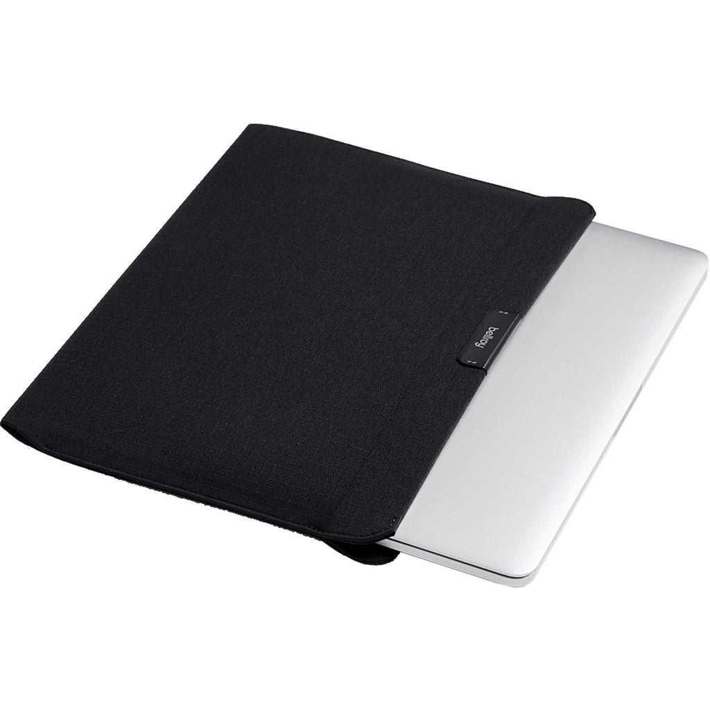 Bellroy Laptop Sleeve with Magnetic Entry, 16 Inches Transfer - Black - Right Angle 3