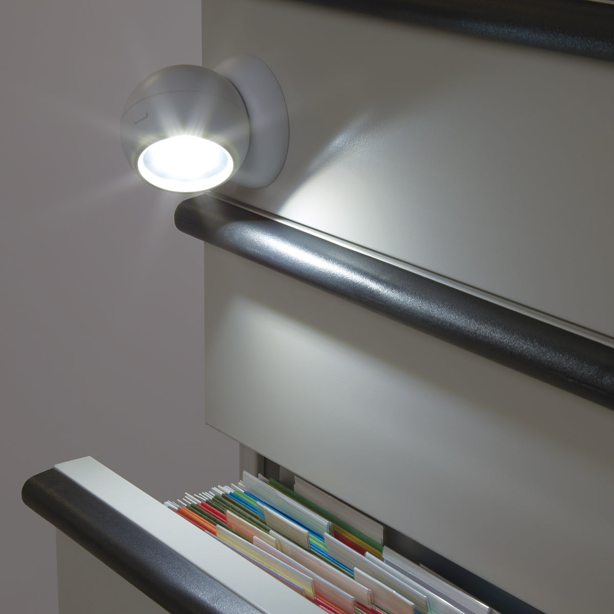 COB Light with Magnetic Base, 360 Degree - White - Inuse_Blank