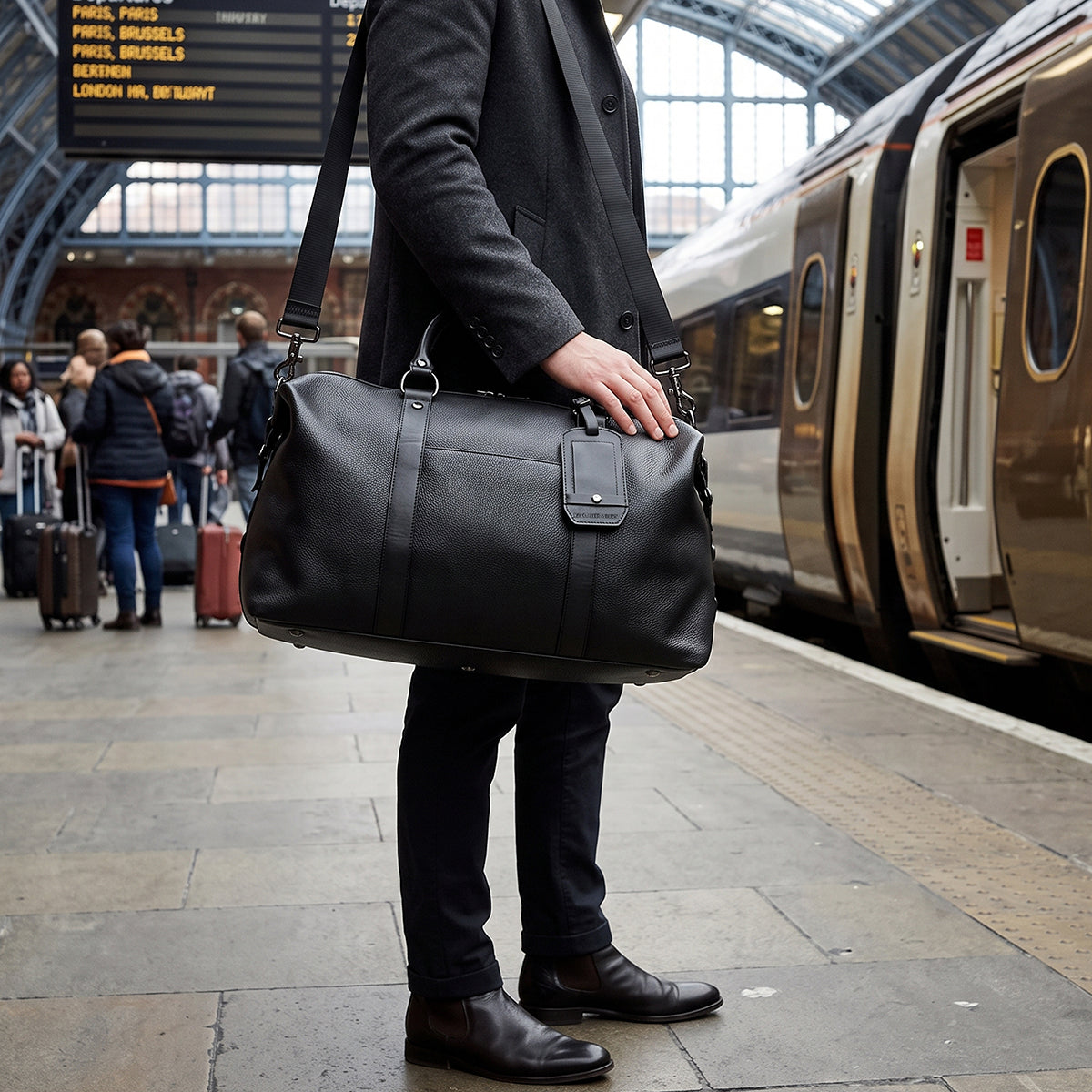 Cutter & Buck Travel Kit in Leather - Inuse
