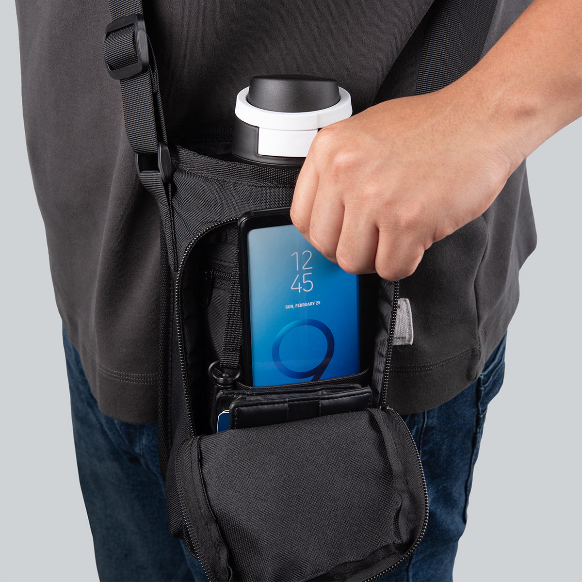 Endurance Drawstring Bottle Bag, Magnetic - Inuse