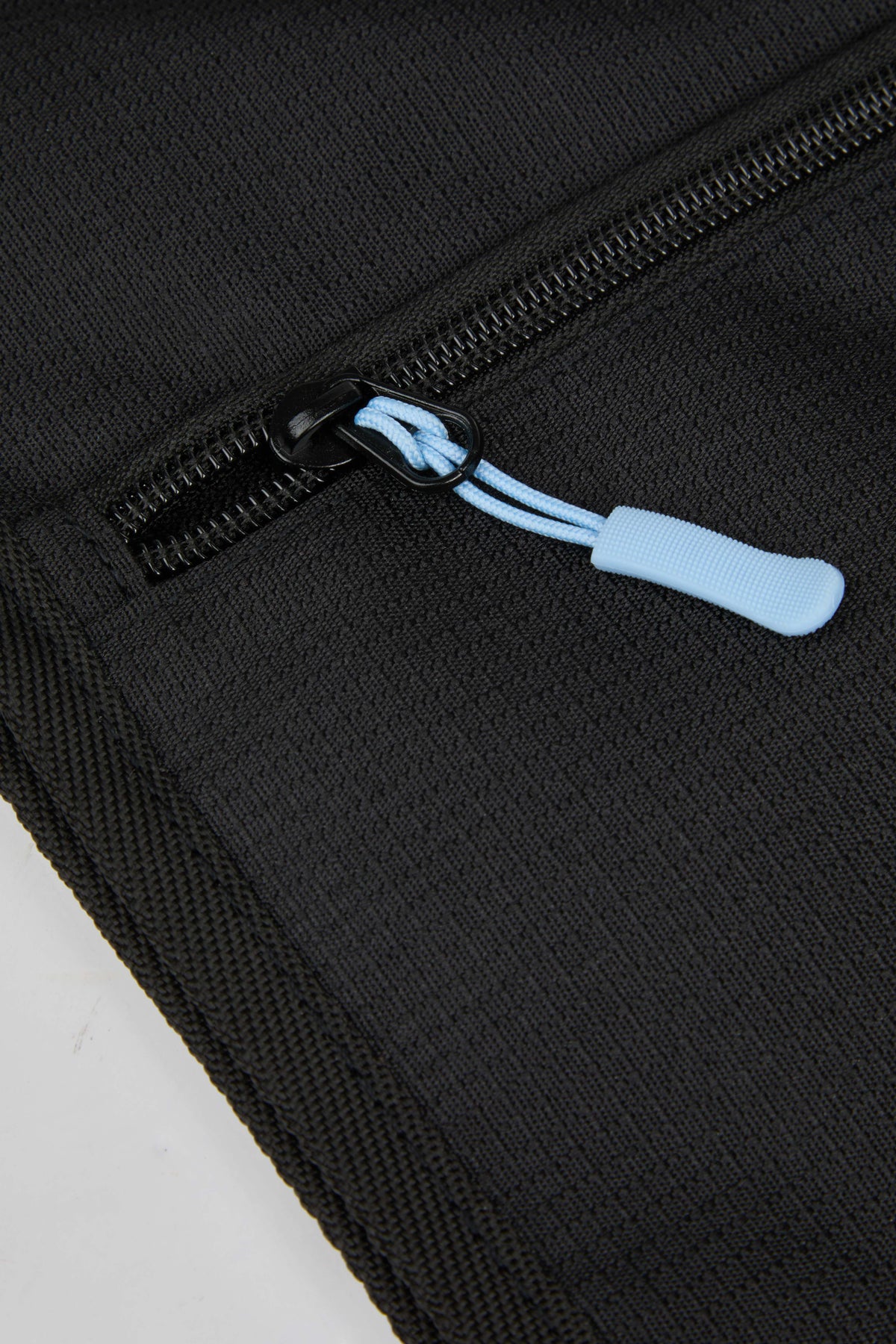 Folding Garment Bag in Recycled Ripstop - Black - Detail 3
