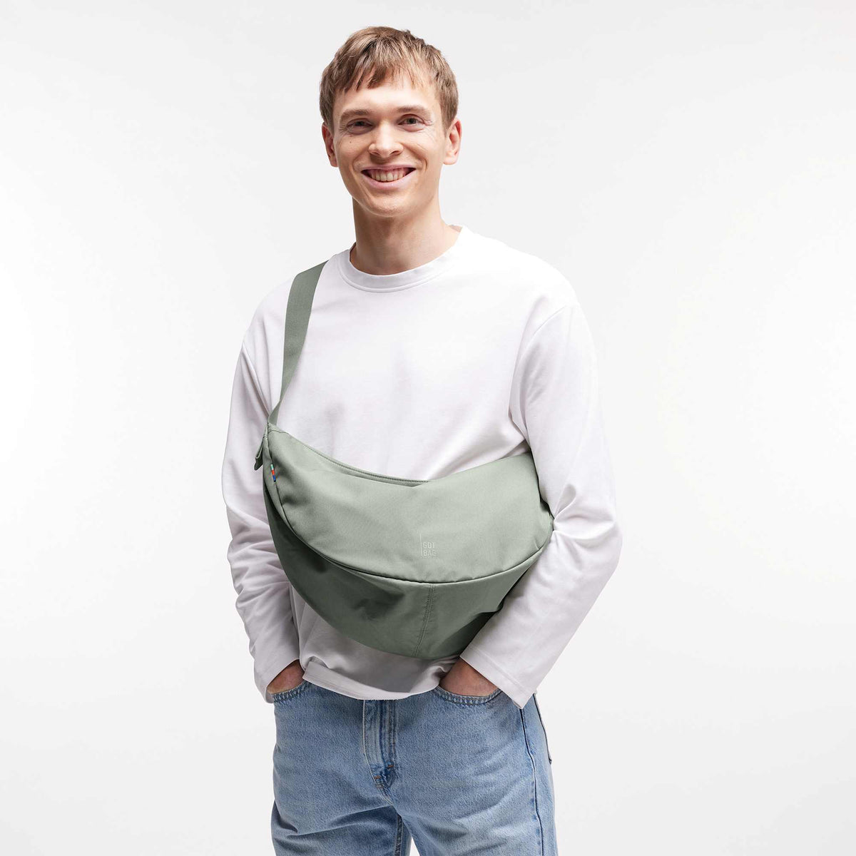 GOT BAG Large Moon Bag in Recycled Ocean Plastic, 12 L Transfer - Bass - On Model 3