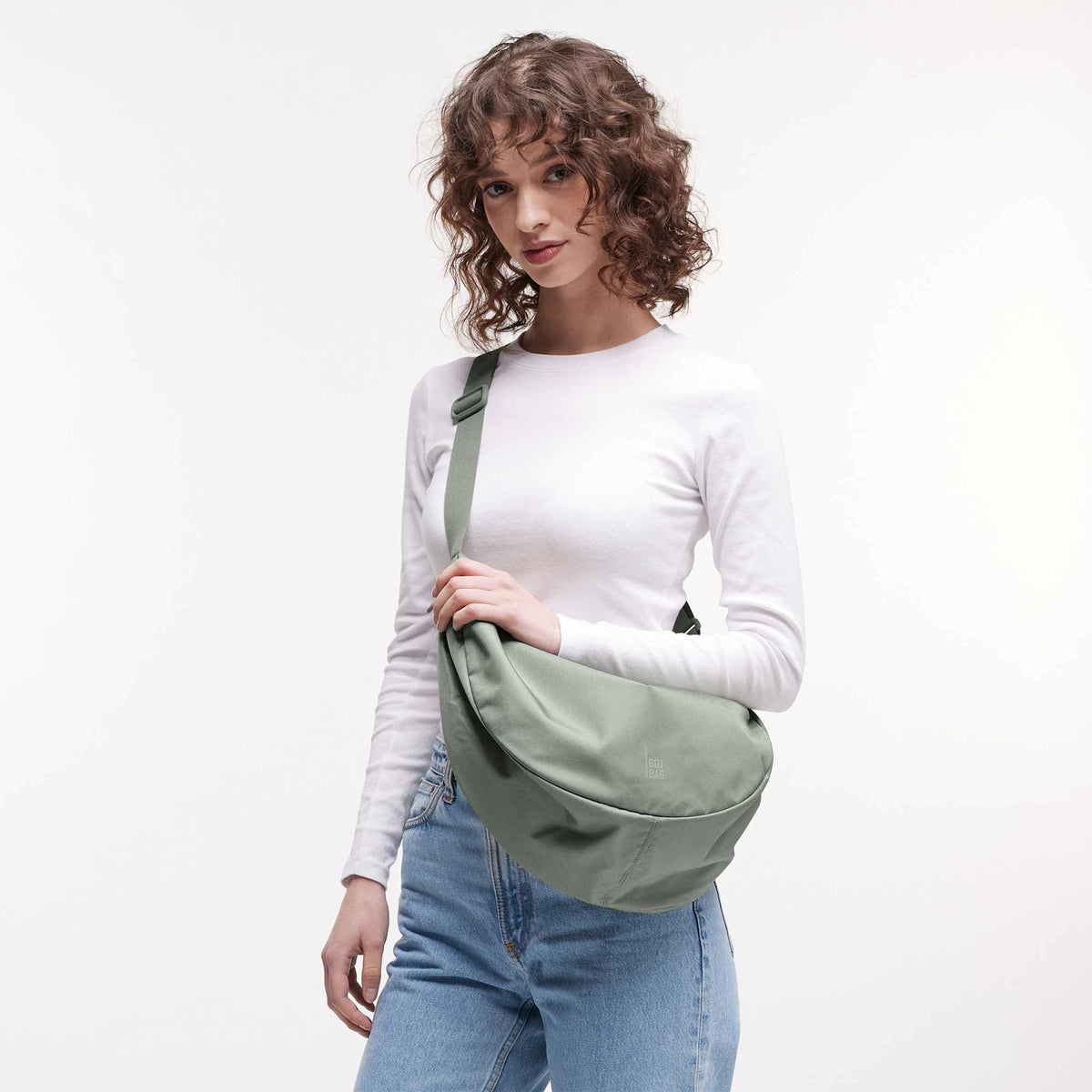 GOT BAG Large Moon Bag in Recycled Ocean Plastic, 12 L Transfer - Bass - On Model 4