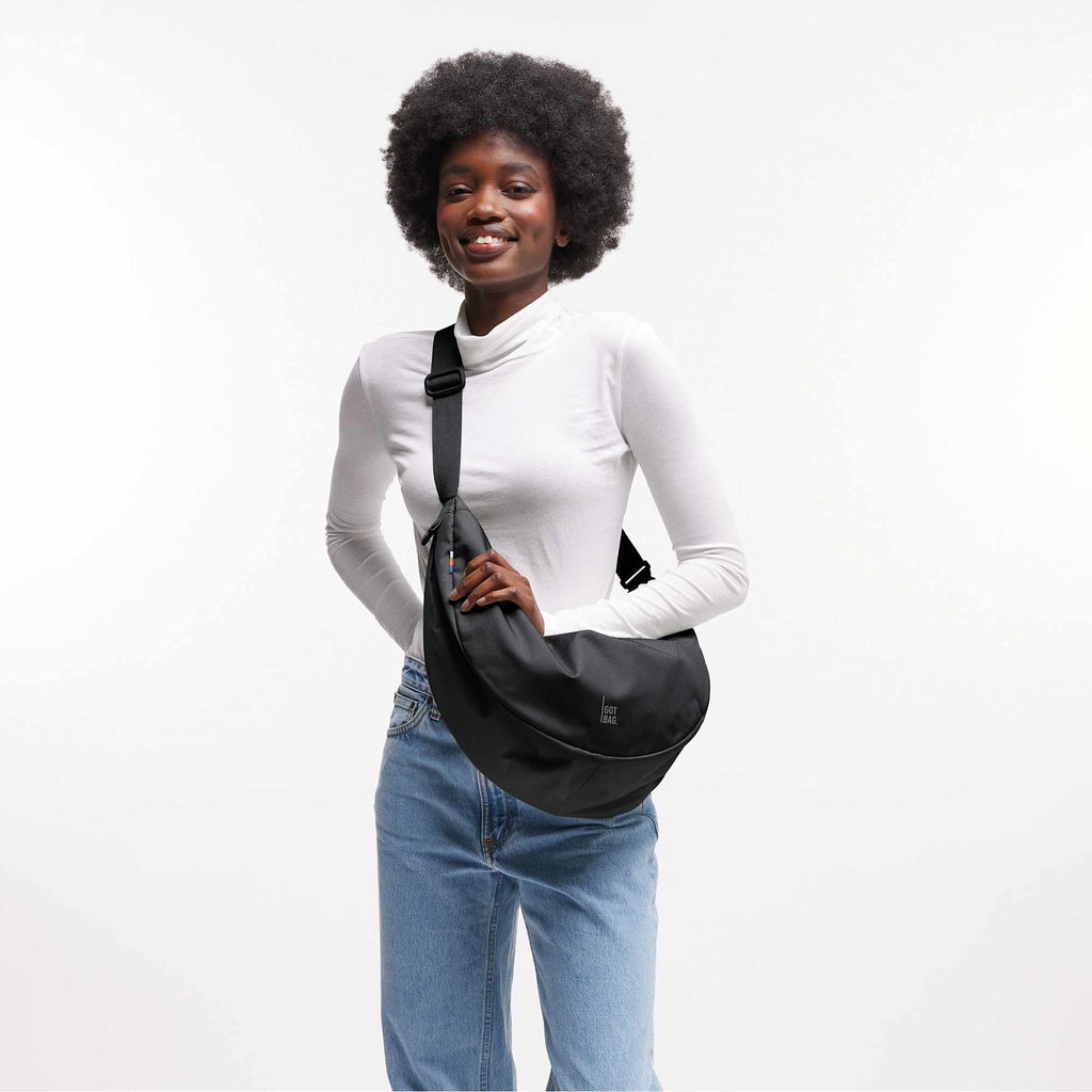 GOT BAG Large Moon Bag in Recycled Ocean Plastic, 12 L Transfer - Black - On Model 3