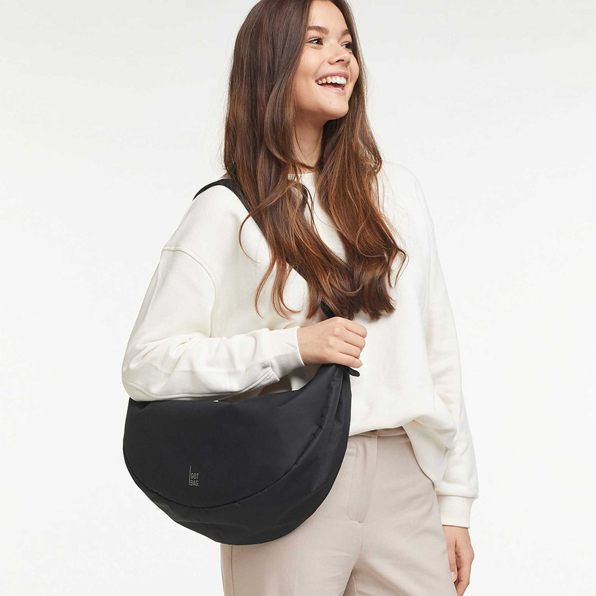 GOT BAG Large Moon Bag in Recycled Ocean Plastic, 12 L Transfer - Black - On Model 4