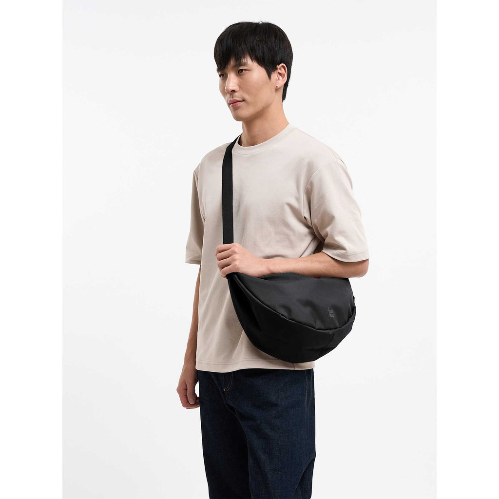 GOT BAG Large Moon Bag in Recycled Ocean Plastic, 12 L Transfer - Black - On Model 6