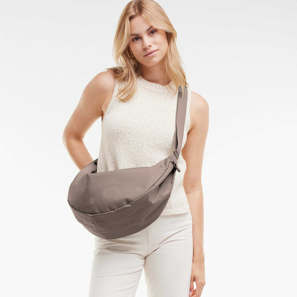 GOT BAG Large Moon Bag in Recycled Ocean Plastic, 12 L Transfer - Oyster - On Model