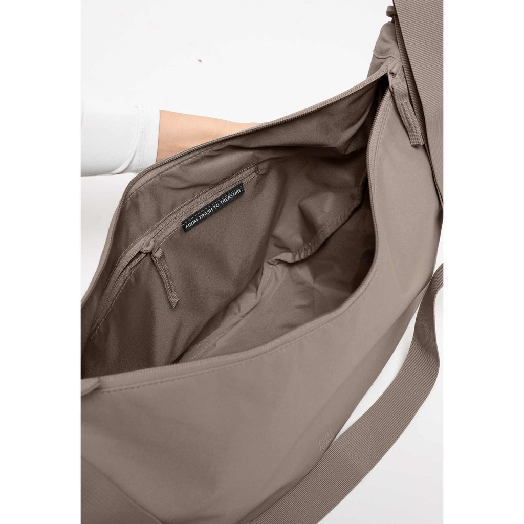 GOT BAG Large Moon Bag in Recycled Ocean Plastic, 12 L Transfer - Oyster - Photo
