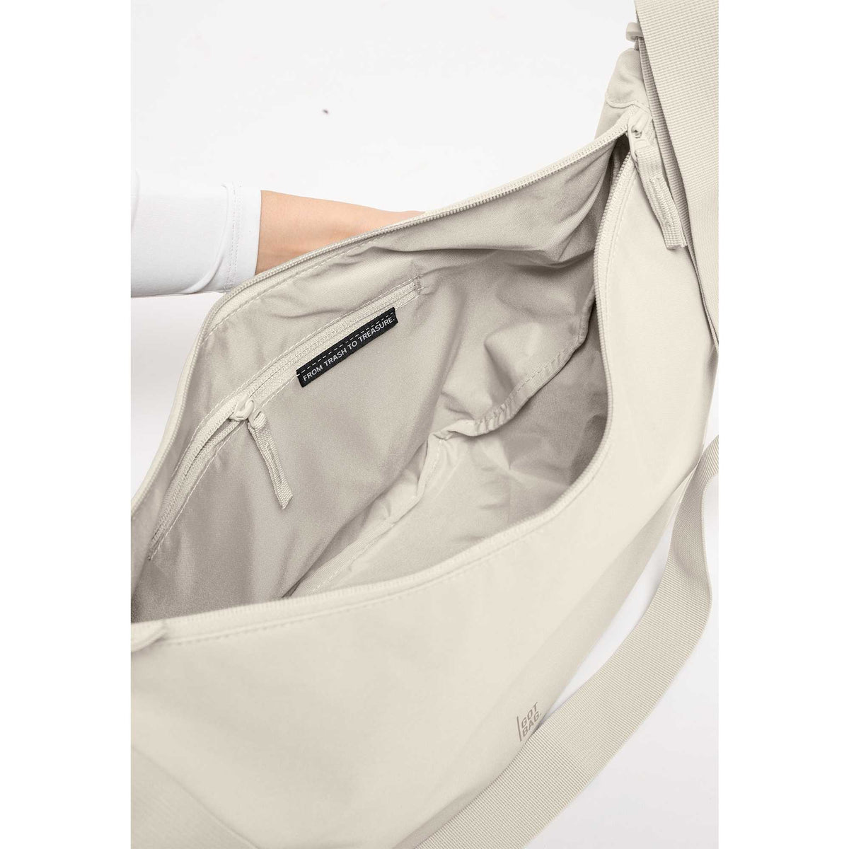 GOT BAG Large Moon Bag in Recycled Ocean Plastic, 12 L Transfer - Soft Shell - On Model