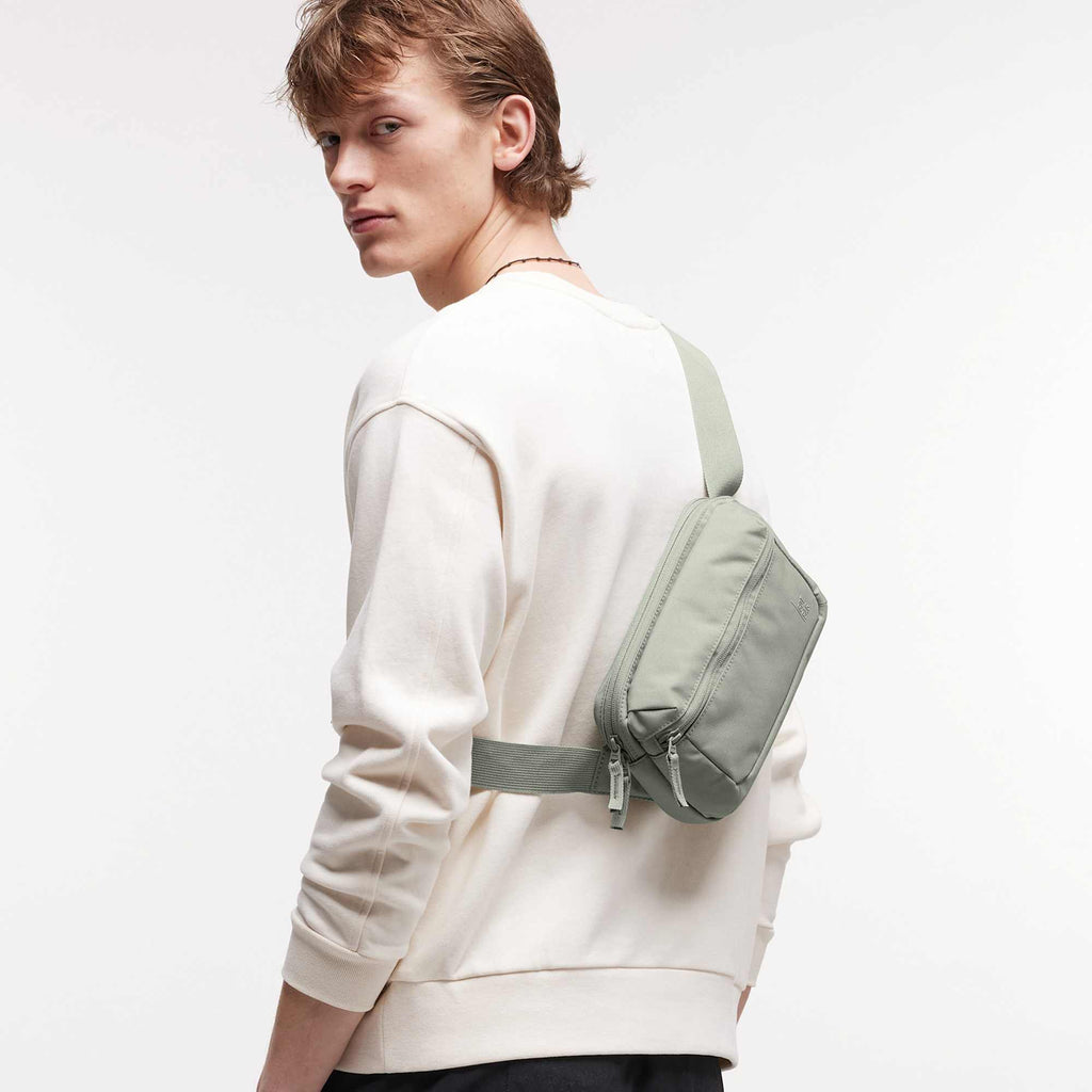 GOT BAG Sling Bag in Recycled Ocean Plastic, 2.4 L Transfer - Bass - On Model