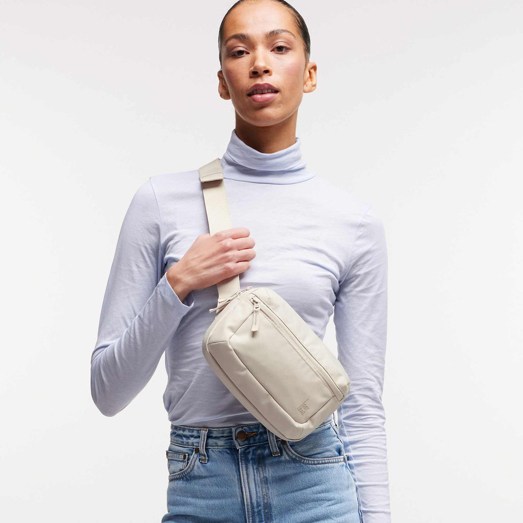 GOT BAG Sling Bag in Recycled Ocean Plastic, 2.4 L Transfer - Soft Shell - Front On Model