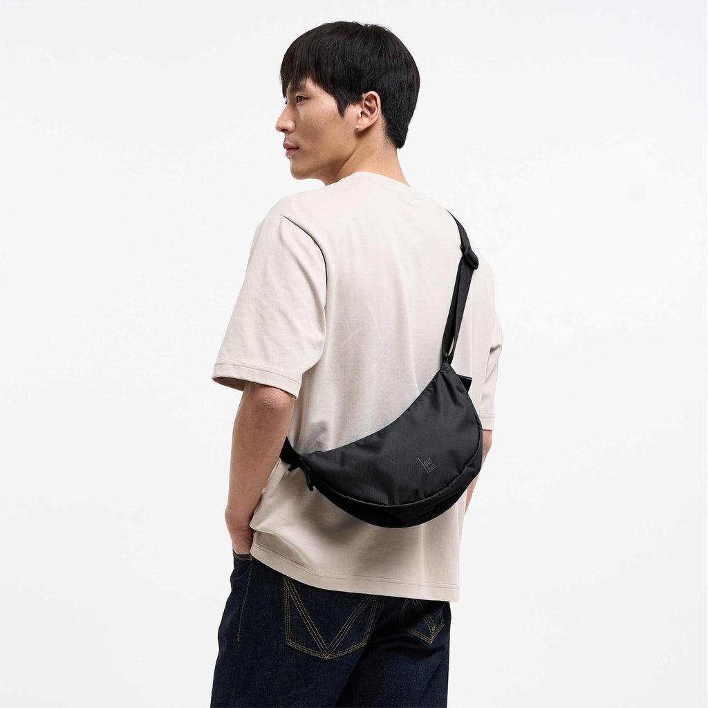 GOT BAG Small Moon Bag in Recycled Ocean Plastic, 3.5 L Transfer - Black - On Model