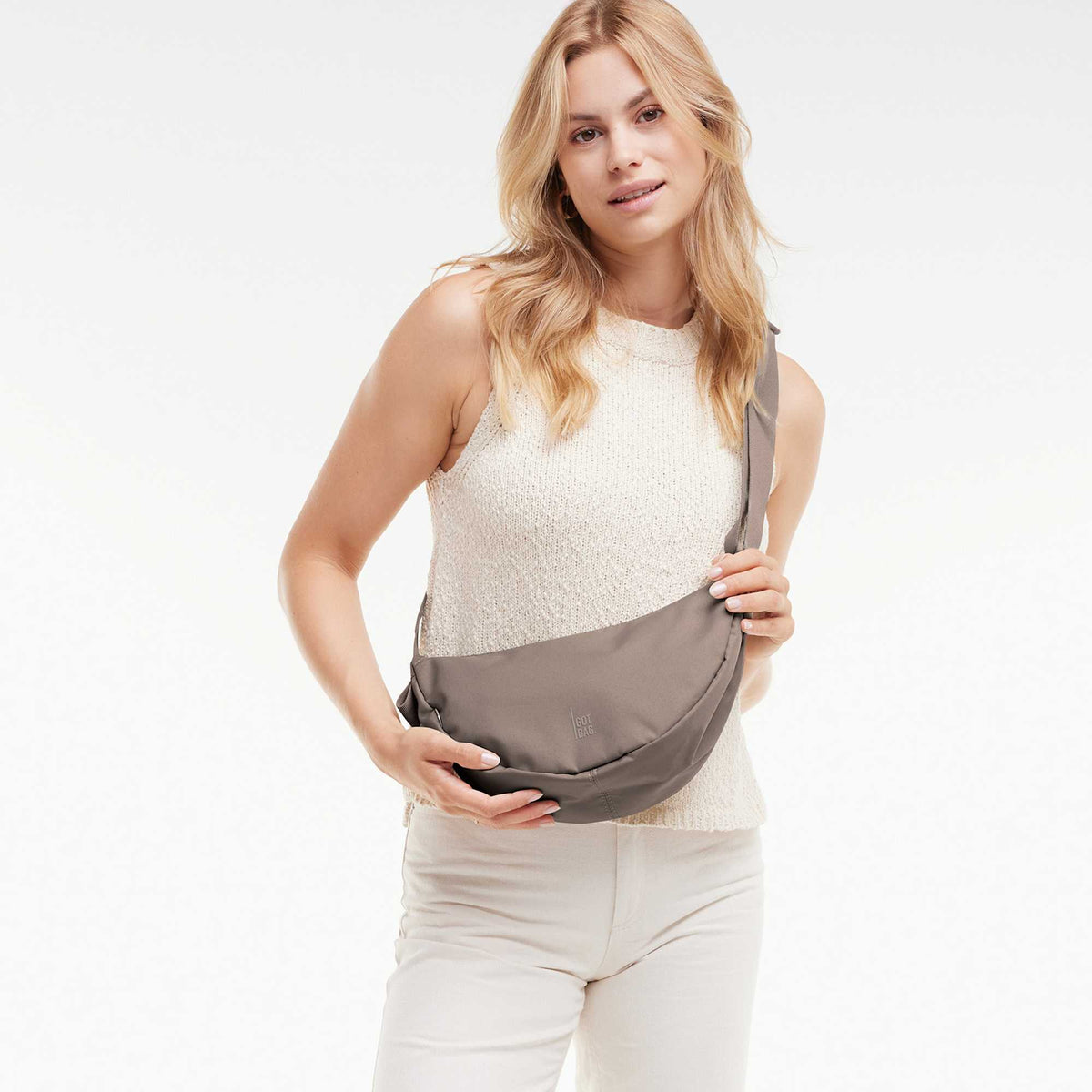 GOT BAG Small Moon Bag in Recycled Ocean Plastic, 3.5 L Transfer - Oyster - On Model 2