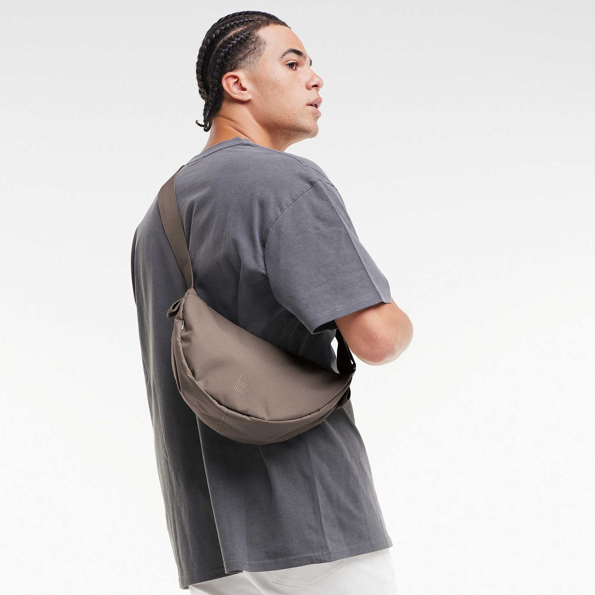 GOT BAG Small Moon Bag in Recycled Ocean Plastic, 3.5 L Transfer - Oyster - On Model 3