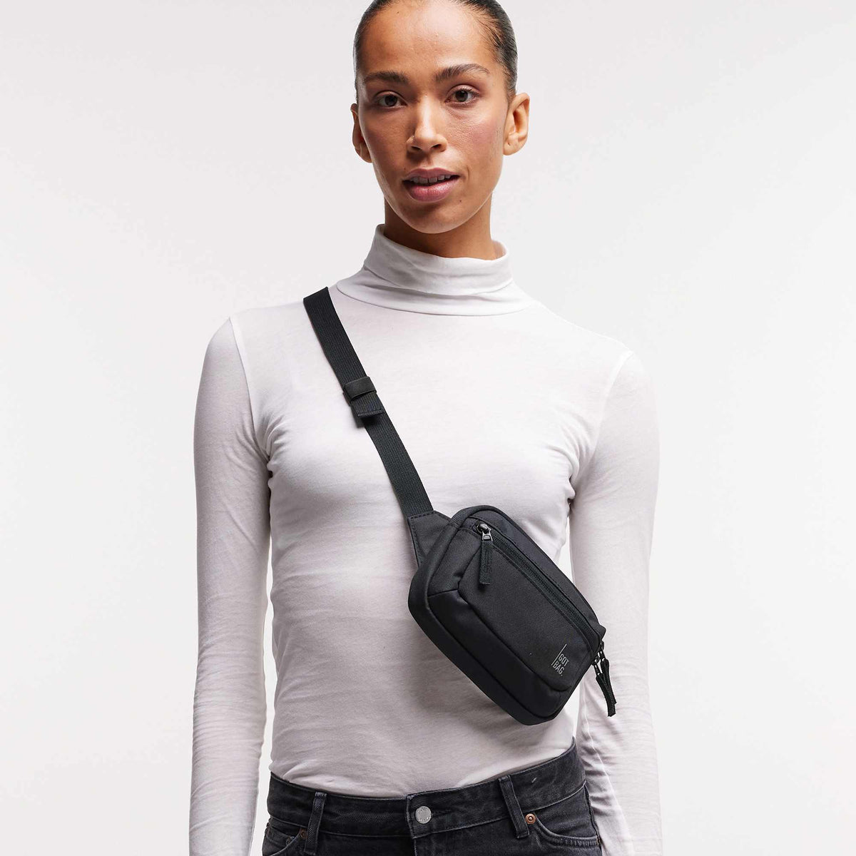 GOT BAG Small Sling Bag in Recycled Ocean Plastic, 0.7 L Transfer - Black - On Model 2