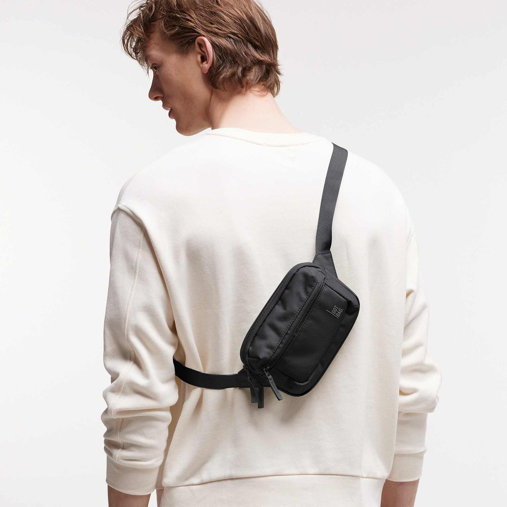GOT BAG Small Sling Bag in Recycled Ocean Plastic, 0.7 L Transfer - Black - On Model