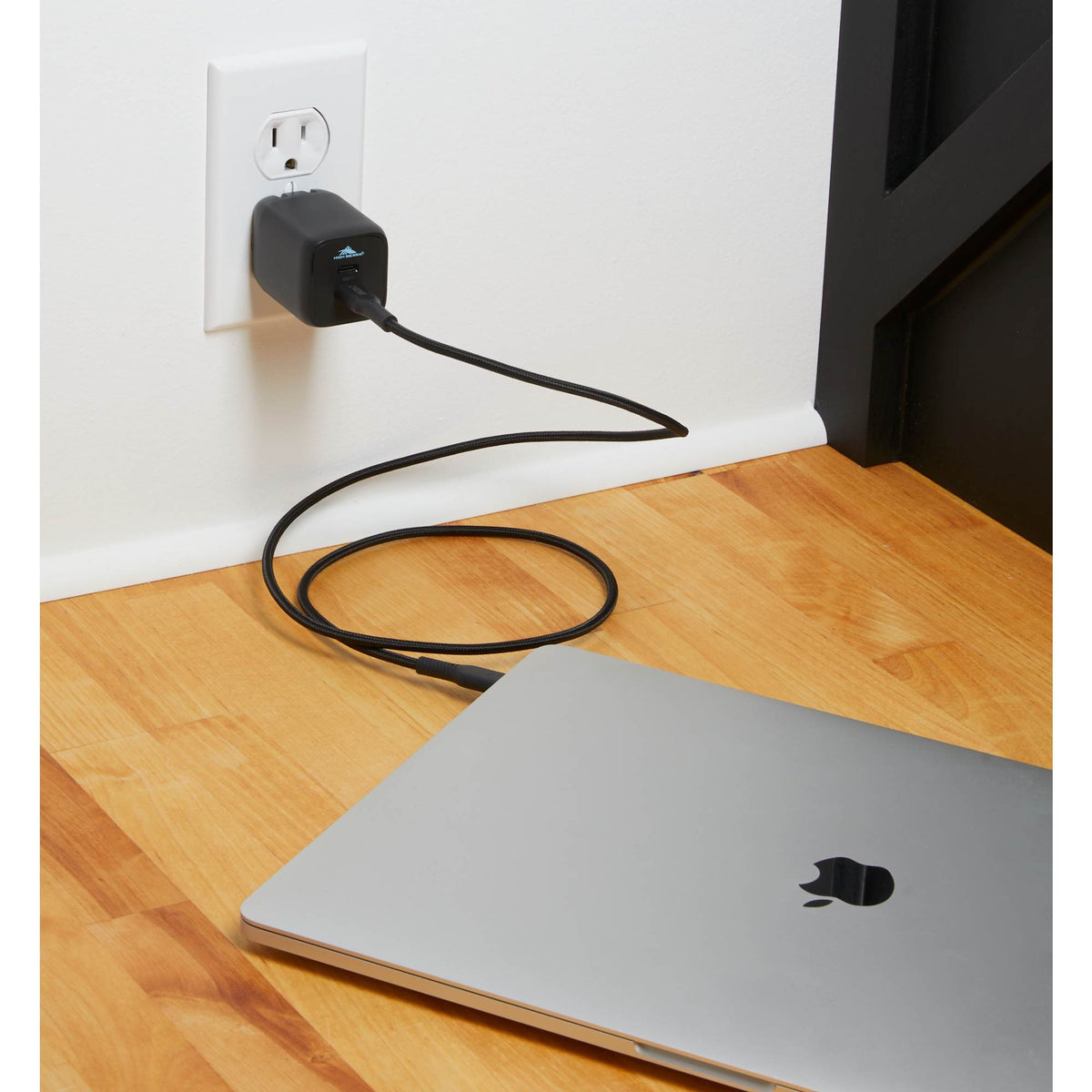 High Sierra 65W Wall Charger and Cable Kit Transfer - Black - Detail 5