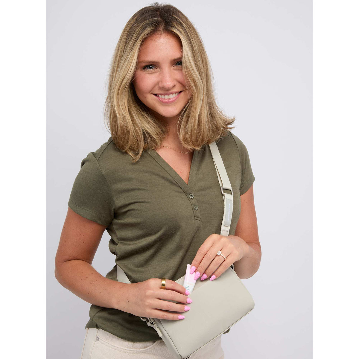High Sierra Courier Crossbody Bag in Recycled Polyester Transfer - Limestone Grey - On Model 9