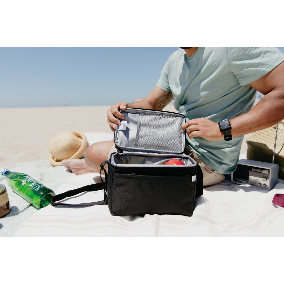 Igloo Lunch Pail Cooler in Repreve Recycled Fabric Transfer - Black - View 9
