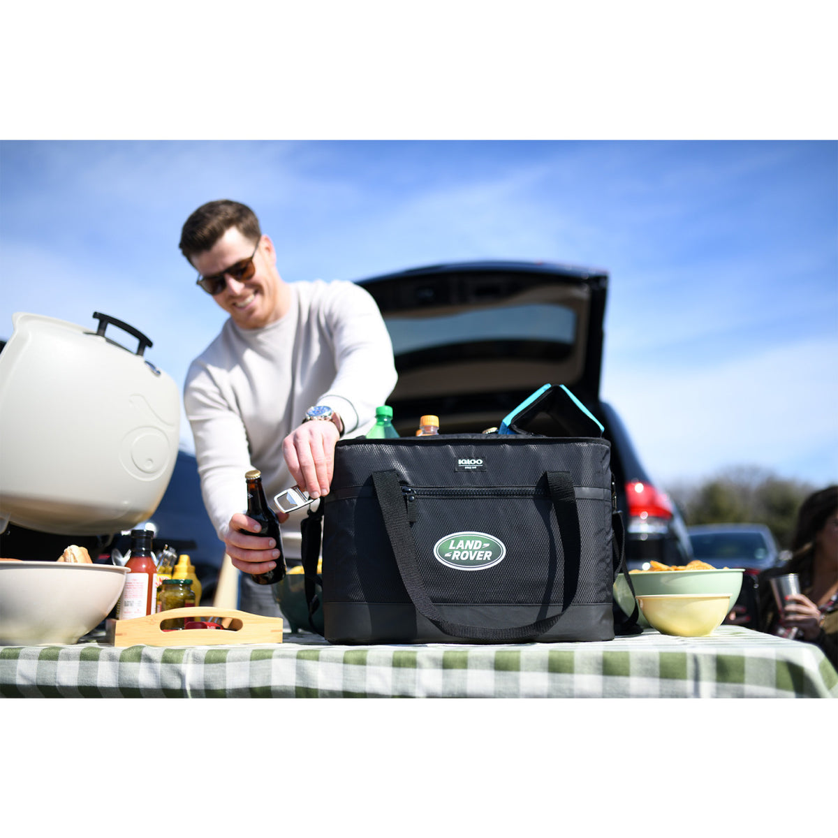 Igloo Maddox XL Cooler, 42 Cans Embroidery - Black - View 5