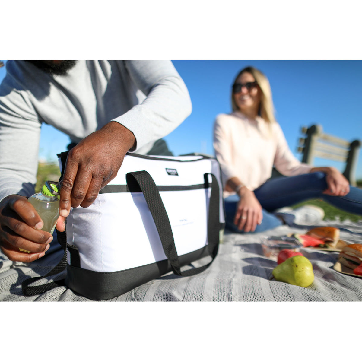 Igloo Maddox XL Cooler, 42 Cans Transfer - White - View 4