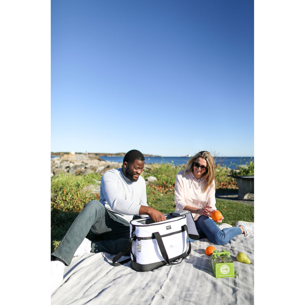 Igloo Maddox XL Cooler, 42 Cans - White - View 8
