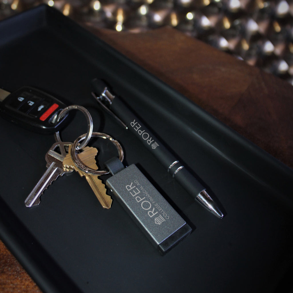 Incline Stylus Pen in Recycled Aluminum - Black - Lifestyle_Silkscreen