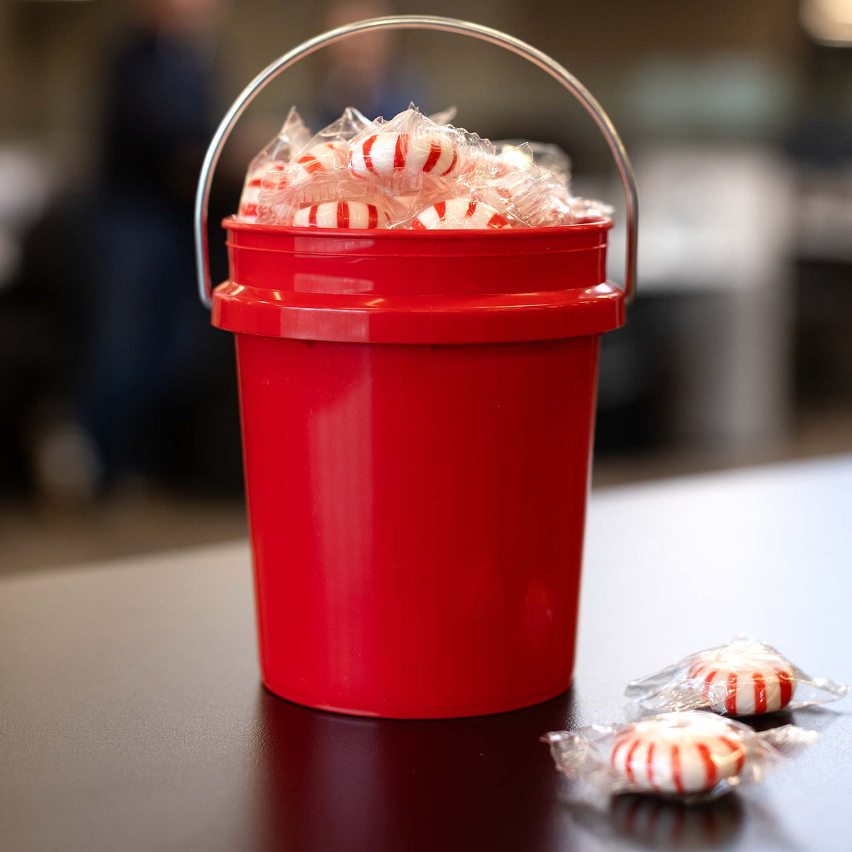 Mini Desk Bucket with Metal Handle, 0.4 qt - RED - Photo