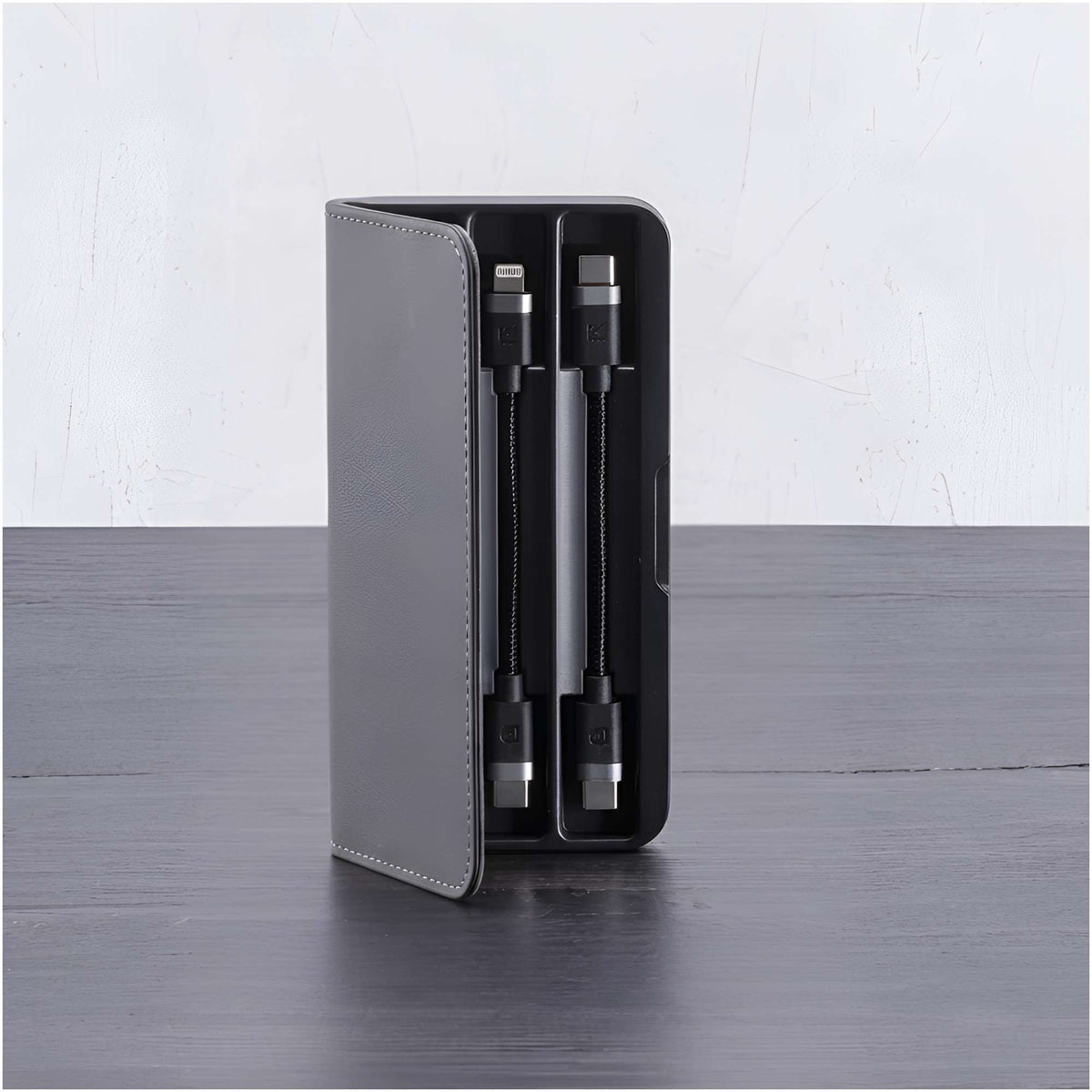 Mophie Travel Cable Kit with Magnetic Case Laser Engraving - Black - Photo 5