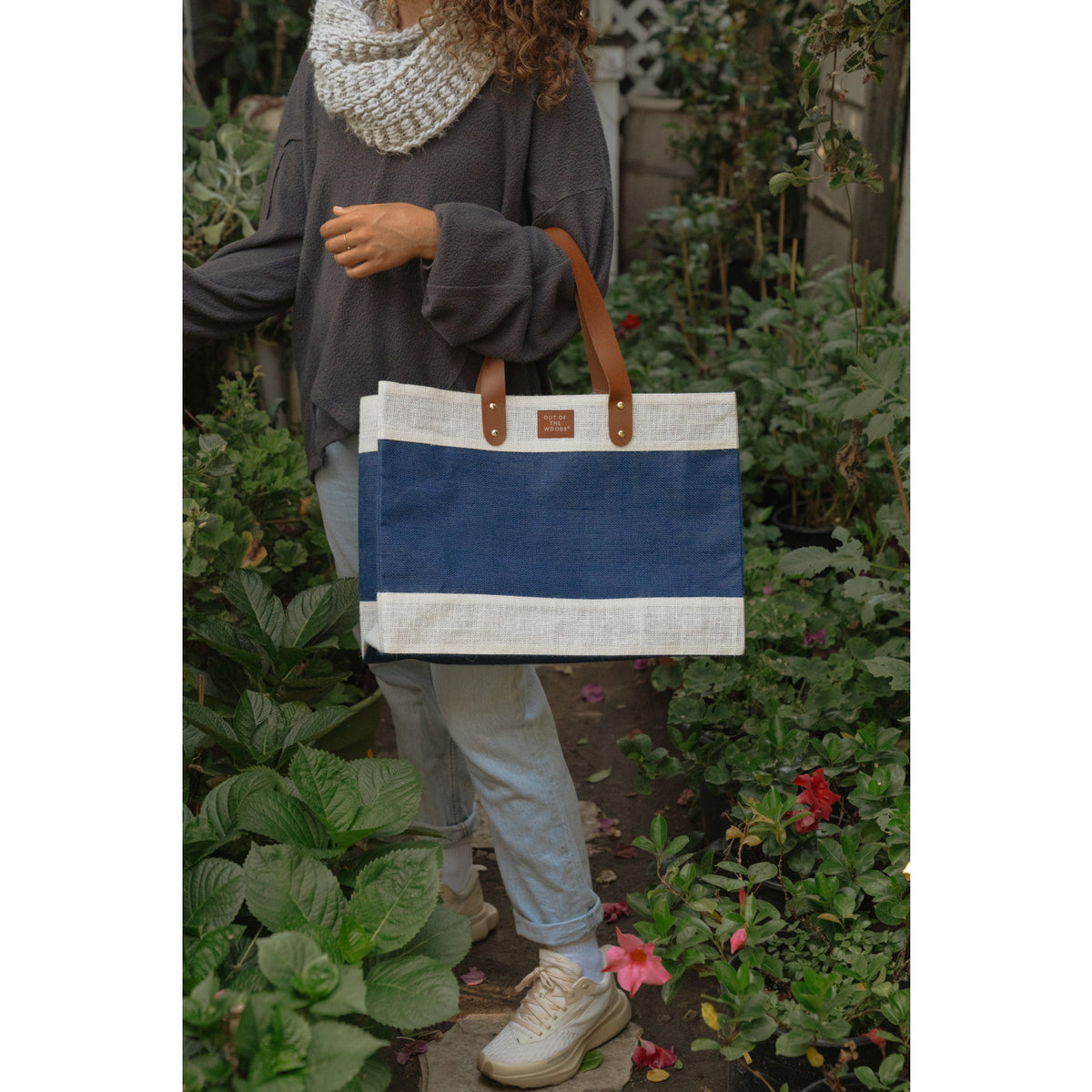 Out of the Woods Jute Market Tote with Vegan Leather Handles Transfer - Navy Blue - View 6