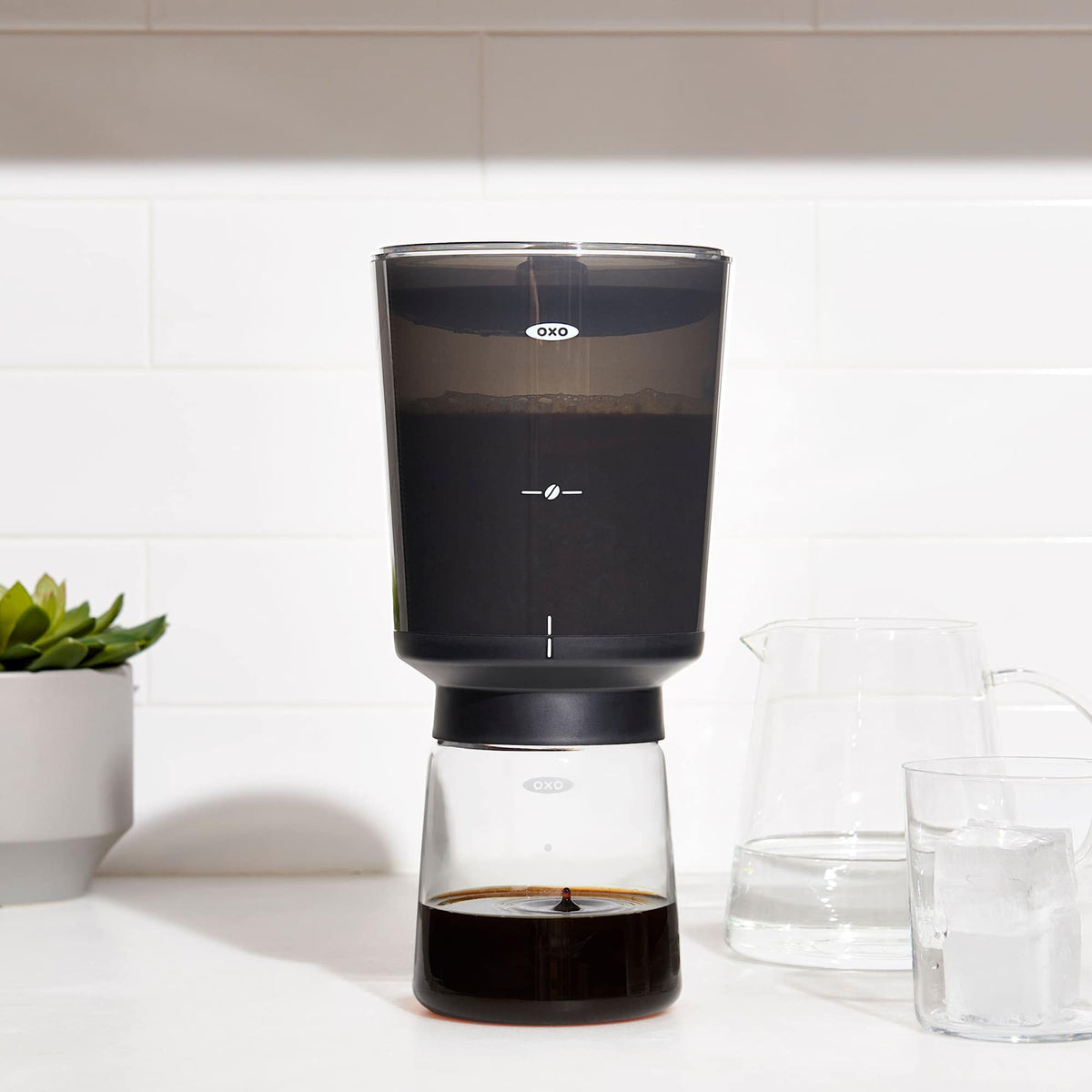 OXO Brew Compact Cold Brew Maker with Glass Carafe - Black - Detail