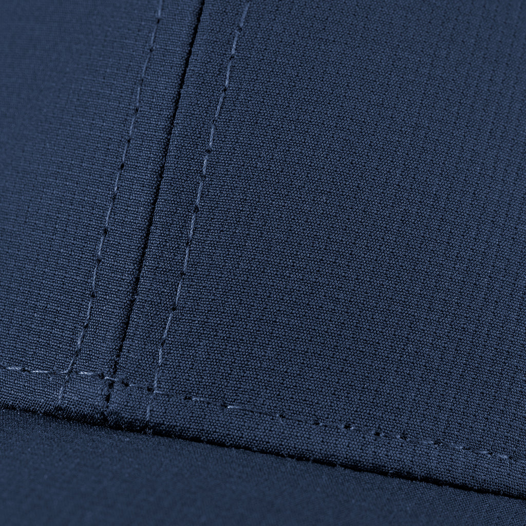 Peak Performance Cap in Recycled PET - Navy - Detail