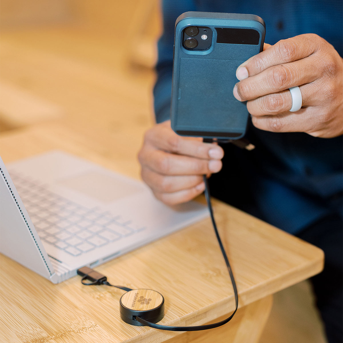 Retractable Three-Way Charging Cable in Bamboo - Lifestyle_Laser