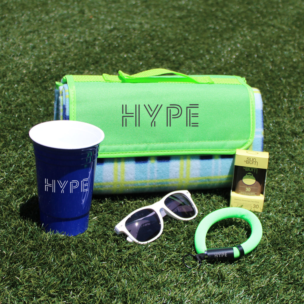 Roll-Up Picnic Blanket in Recycled PET Embroidery - Lifestyle_Silkscreen