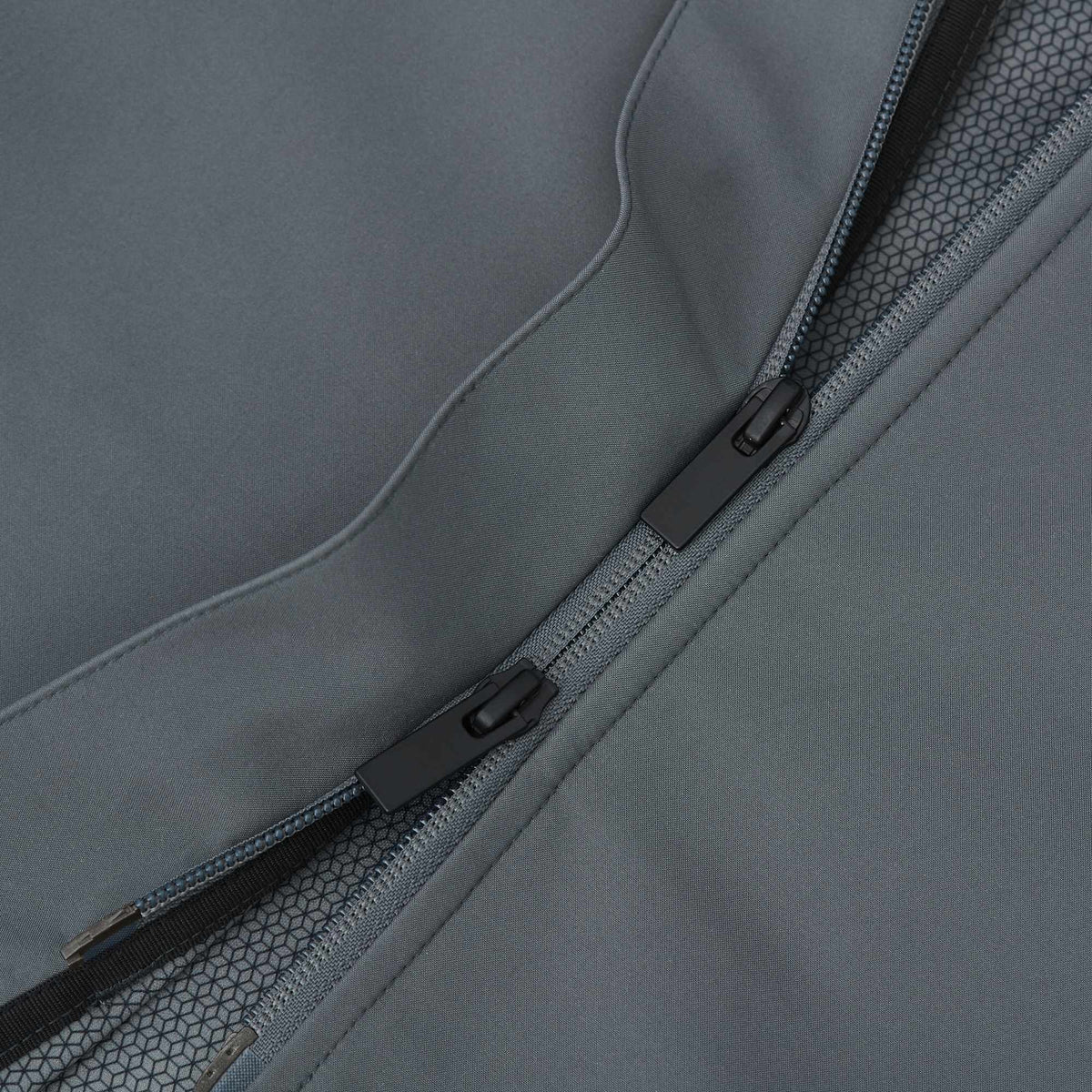 Roots73 Napanee Long Recycled Softshell Jacket for Women Laser Engraving - Charcoal - Detail Zipper