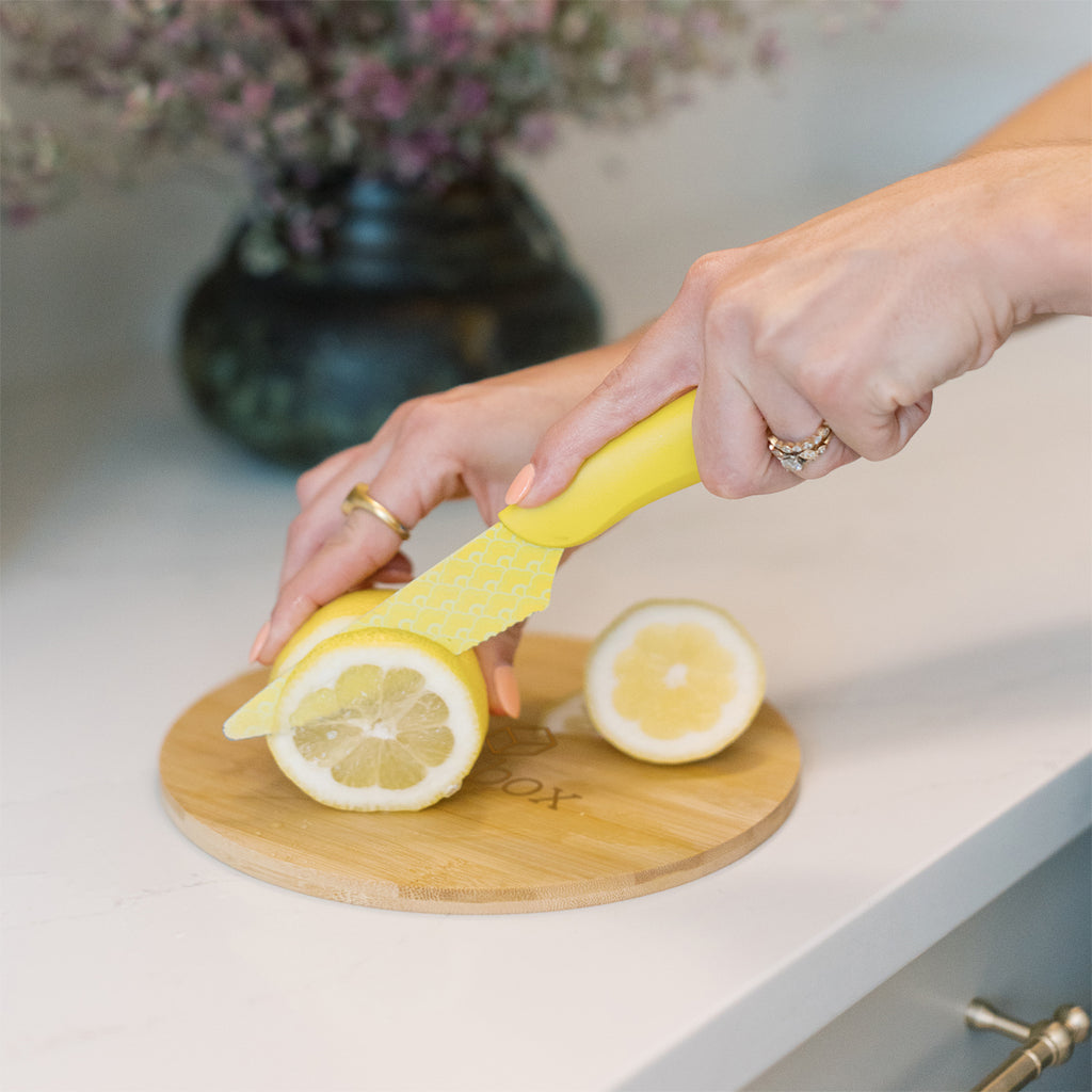 Round Cutting Board in Bamboo - Lifestyle_Laser