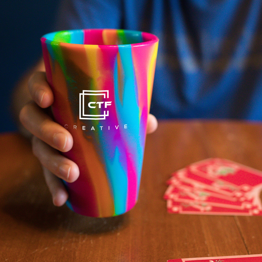 Silipint Silicone Pint Glass, 16 oz - Lifestyle_Silkscreen