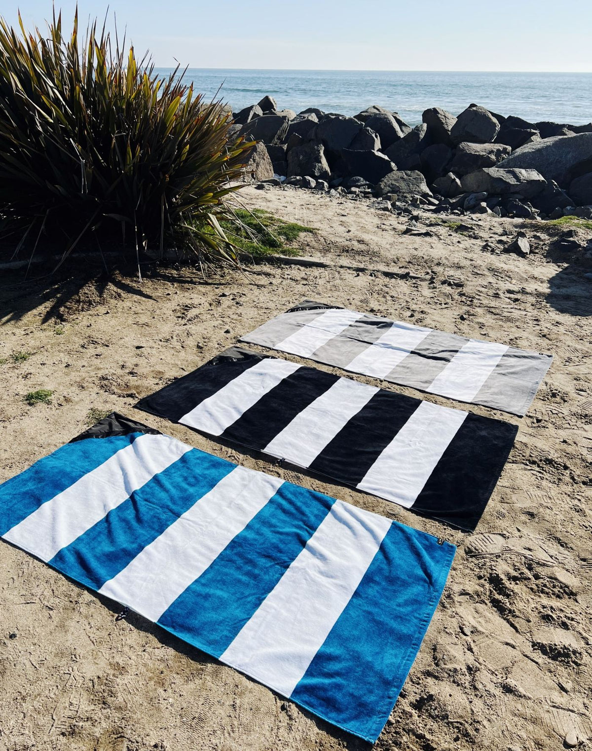 Slowtide Beach Towel with Zip Pocket, 60 x 30 Inches Transfer - Porto Grey - View 4