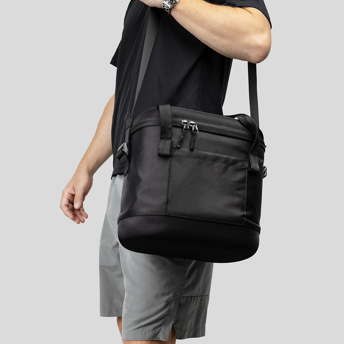 To-Go Cooler Bag for 20 Cans - Black - Inuse