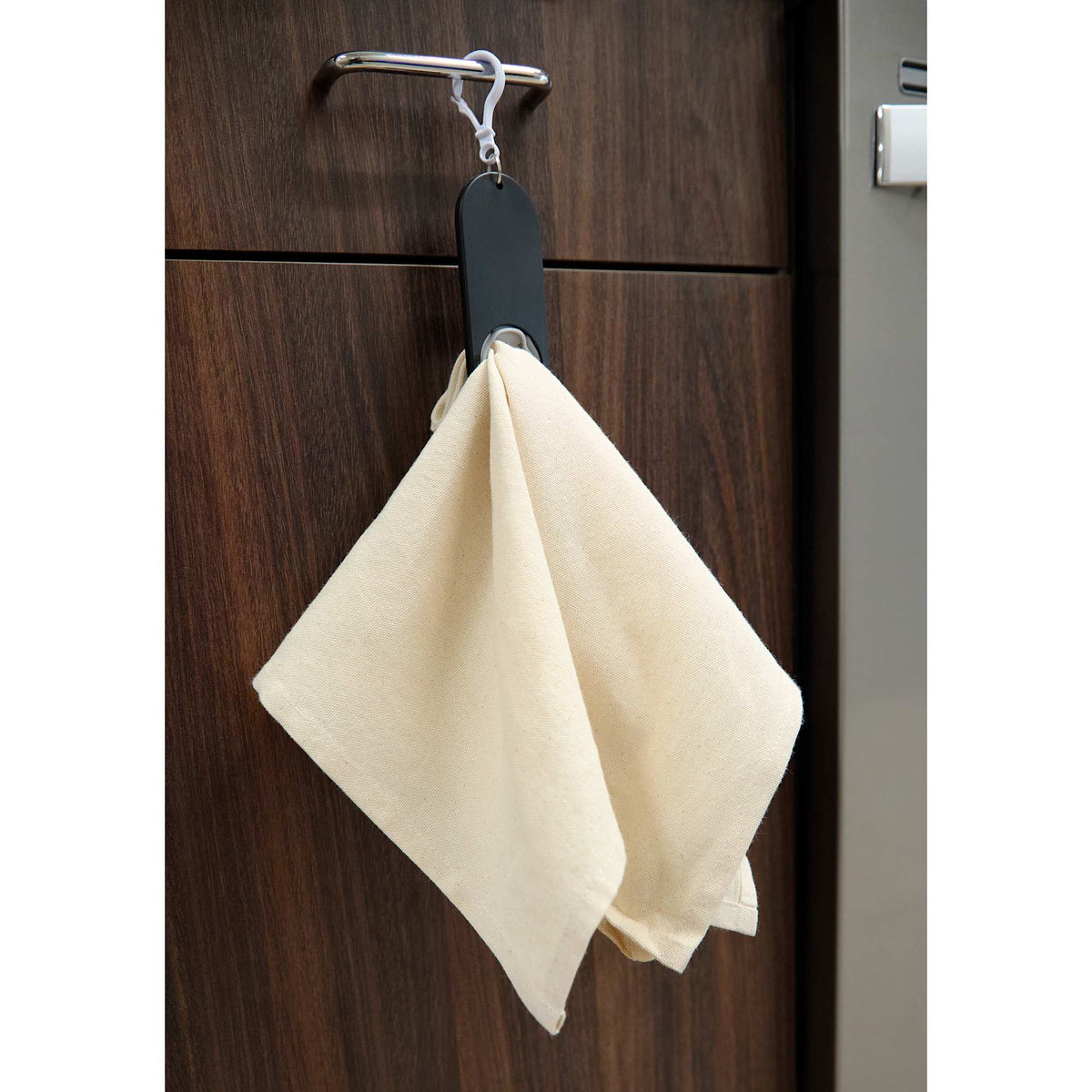 Towel Clip Holder in Recycled Plastic - Black - Detail 2