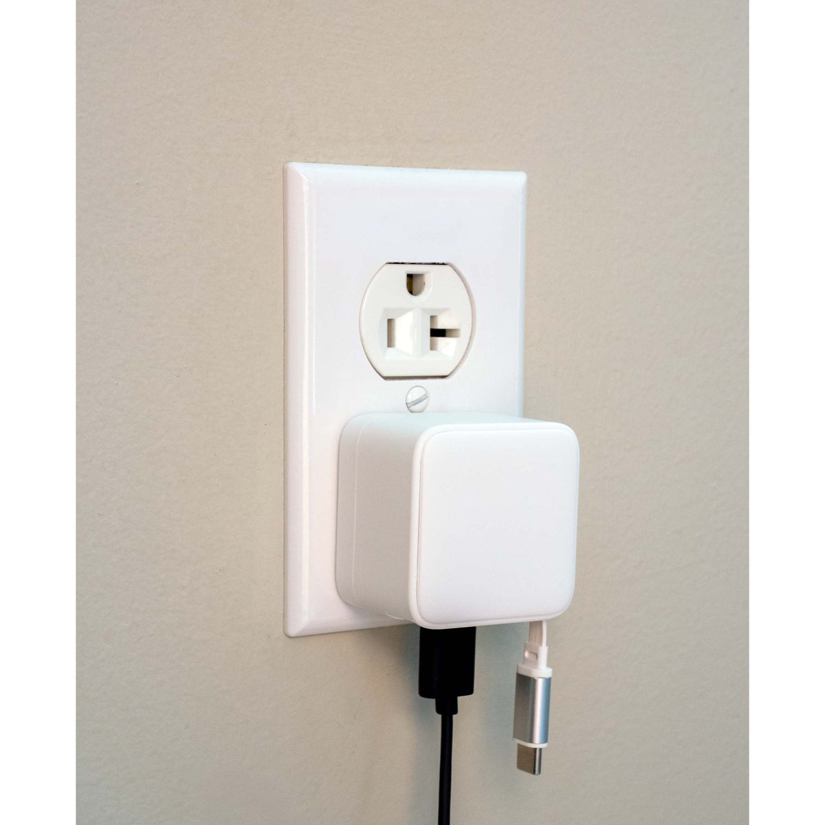 Wall Charger with Retractable USB-C Cable, 20W Full Color - White - Detail 2