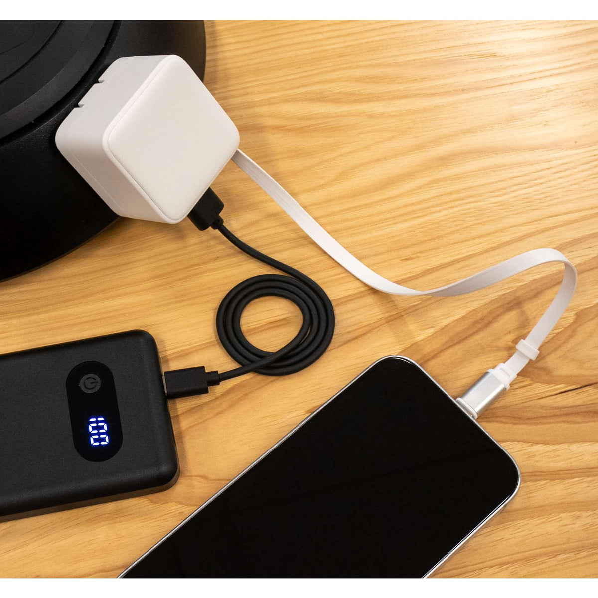 Wall Charger with Retractable USB-C Cable, 20W Full Color - White - Detail