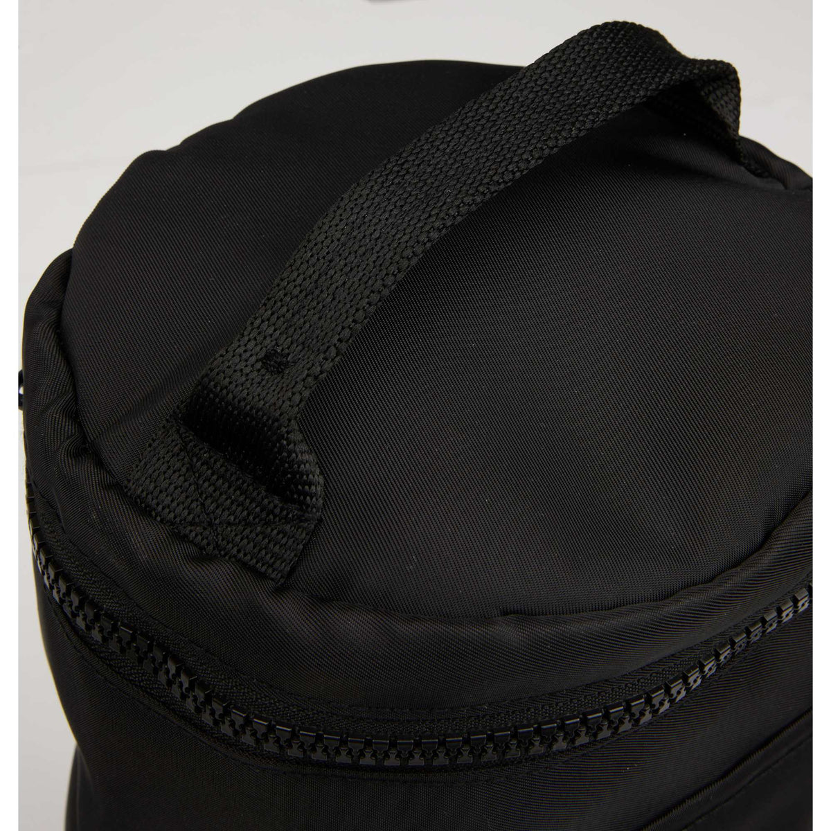 Wellable Round Travel Case in Recycled Polyester Transfer - Black - Detail 6