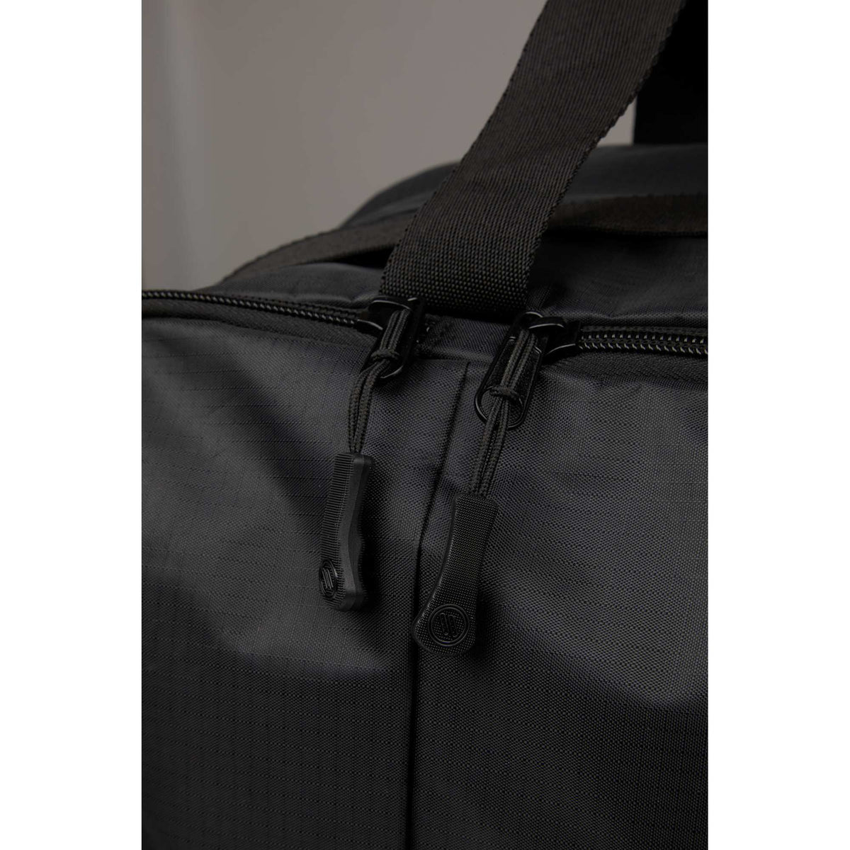Zenith Recycled Duffel Bag for 18 Inch Laptops Transfer - Black - Detail 4